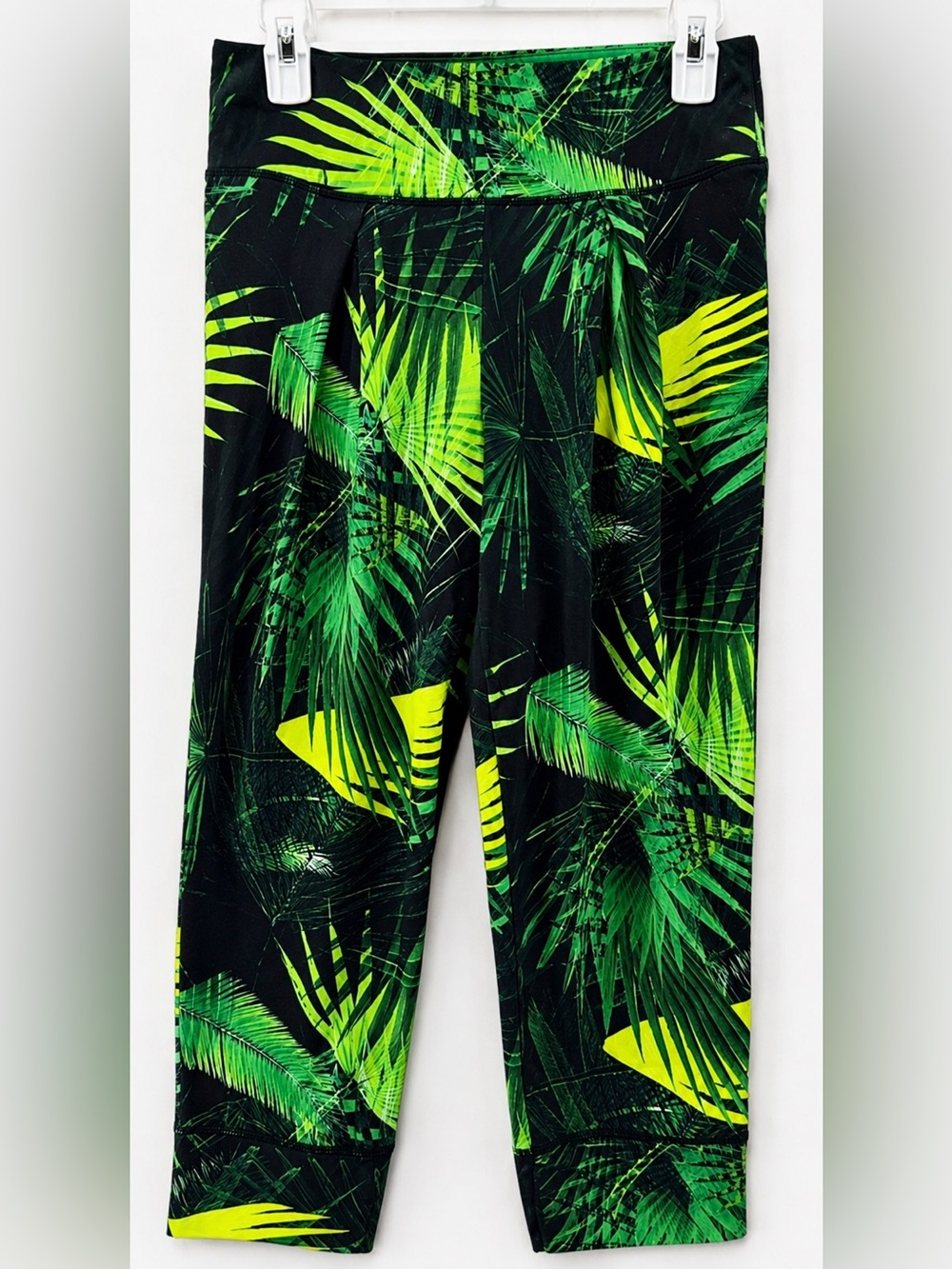 Fabletics Define Powerhold High Waist Rain Forest Print Capri Leggings Size XS